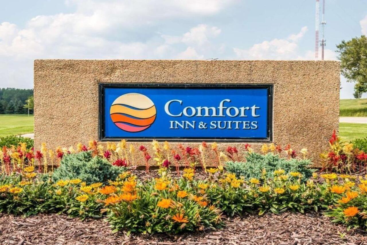 Comfort Inn & Suites And Conference Center Mount Pleasant Exterior photo
