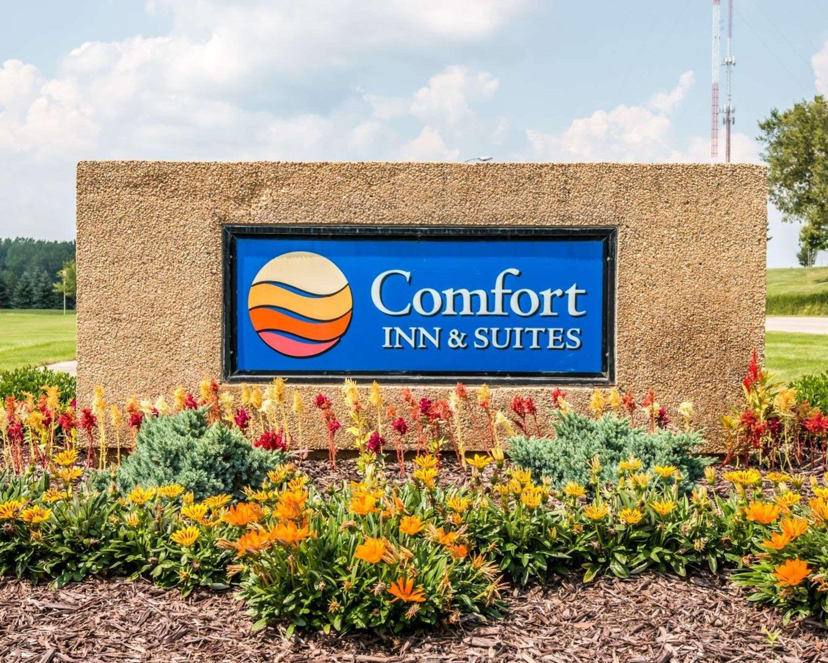 Comfort Inn & Suites And Conference Center Mount Pleasant Exterior photo