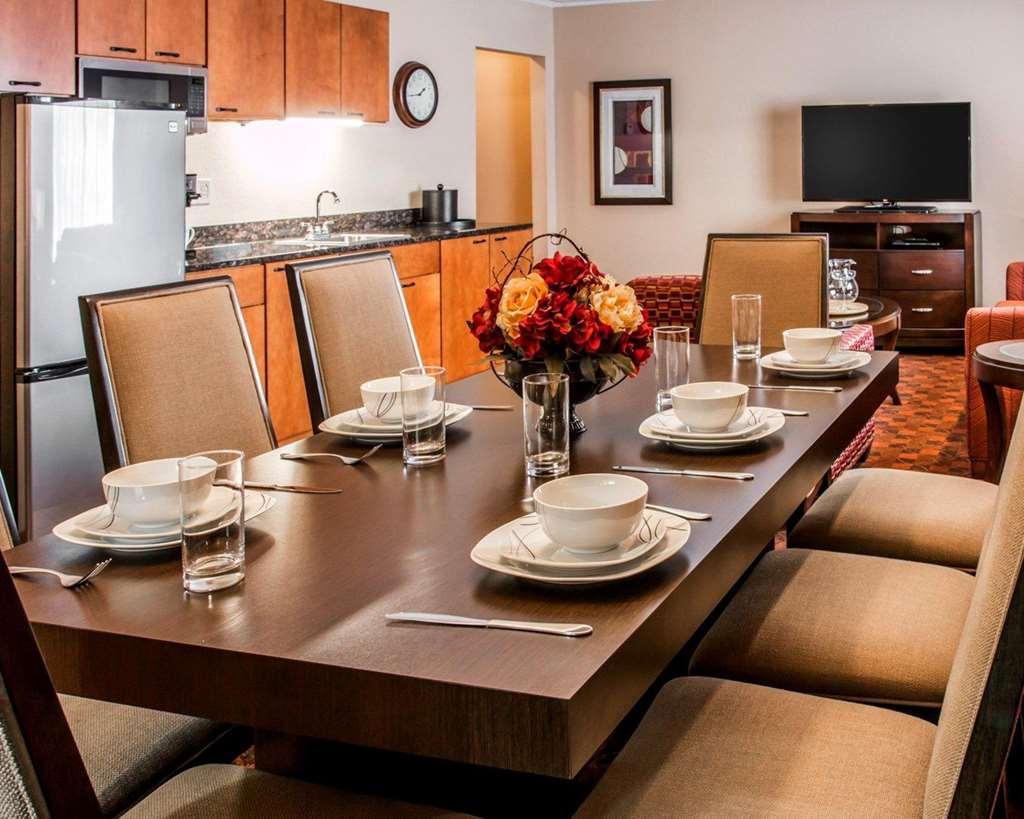 Comfort Inn & Suites And Conference Center Mount Pleasant Room photo